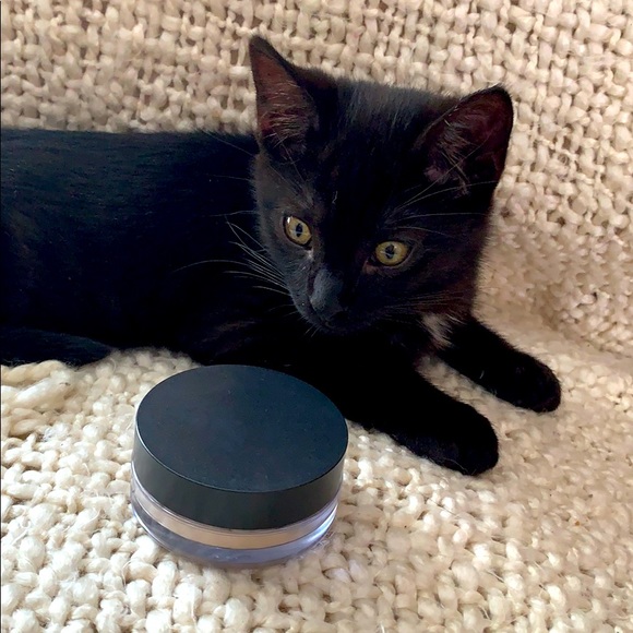 *WANTED* Mac - Extra light - perfecting powder - Picture 1 of 4